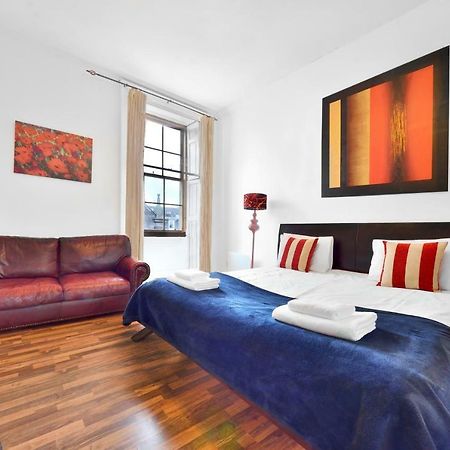 Royal Mile View Apartment เอดินบะระ ภายนอก รูปภาพ