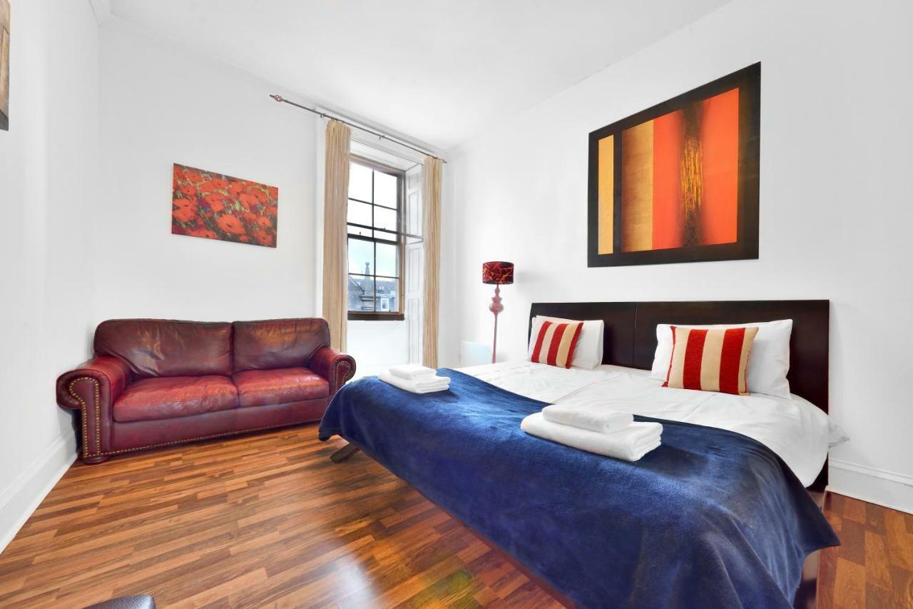 Royal Mile View Apartment เอดินบะระ ภายนอก รูปภาพ