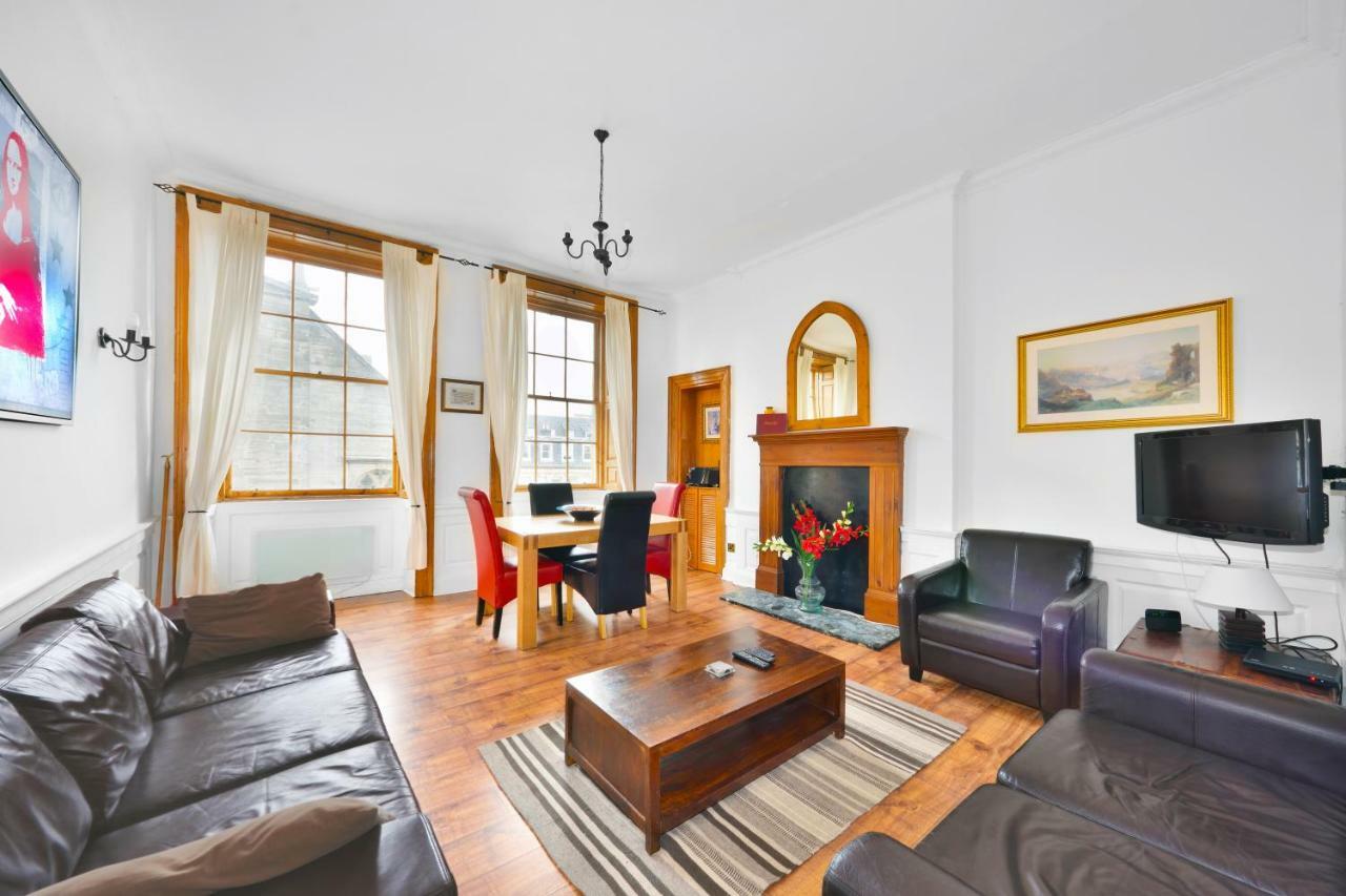 Royal Mile View Apartment เอดินบะระ ภายนอก รูปภาพ